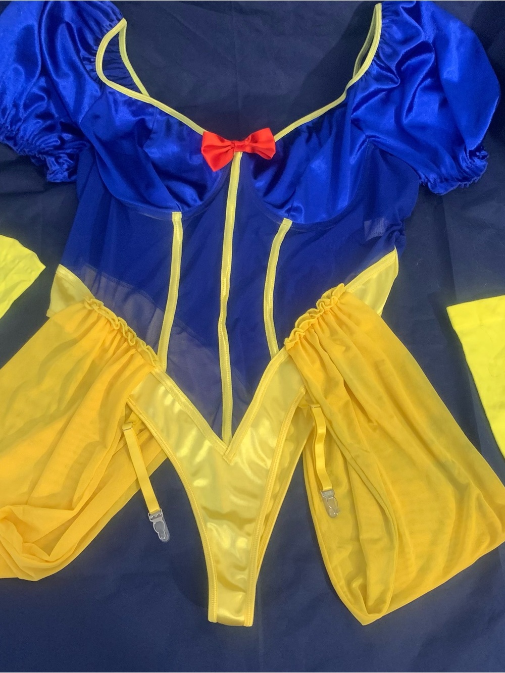 Brand New Sexy Snow White lingerie/Halloween costume 2X w/thigh high stockings